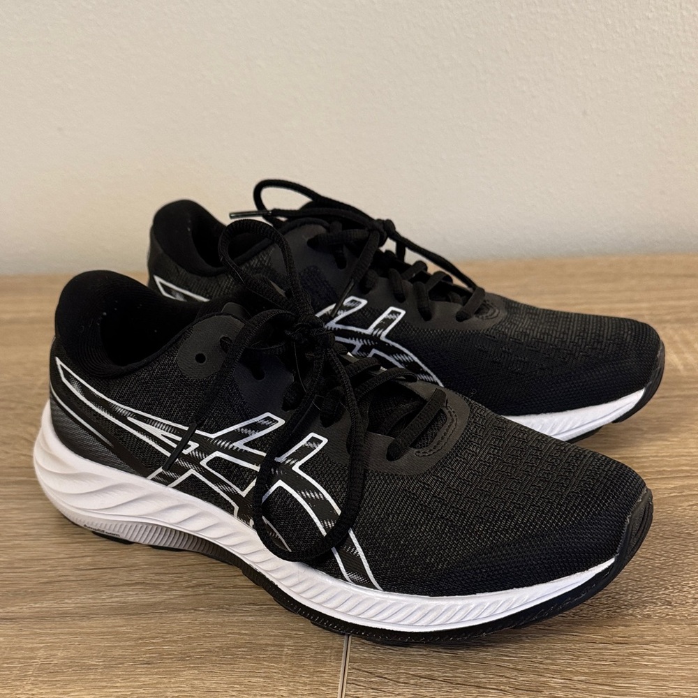 Asics Gel Excite 9 Black and White Running Sneakers Women’s Size 7.5